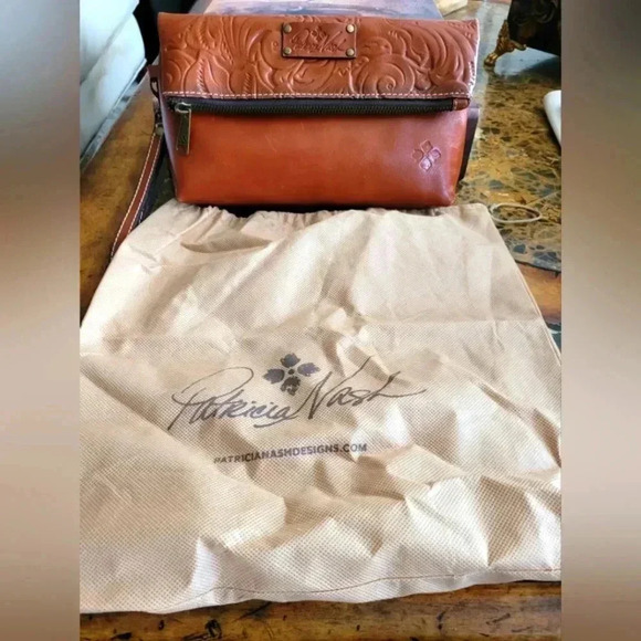 Patricia Nash Leather fold-over - Picture 6 of 12